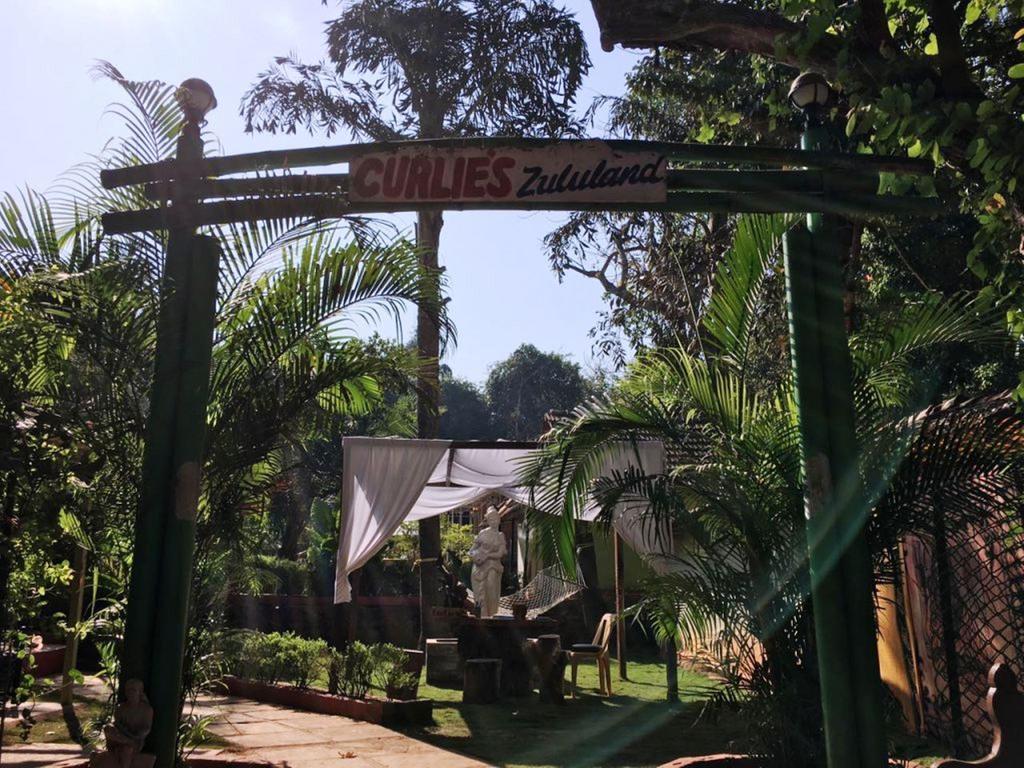 Curlies Zulu Land Hostel Anjuna Exterior photo
