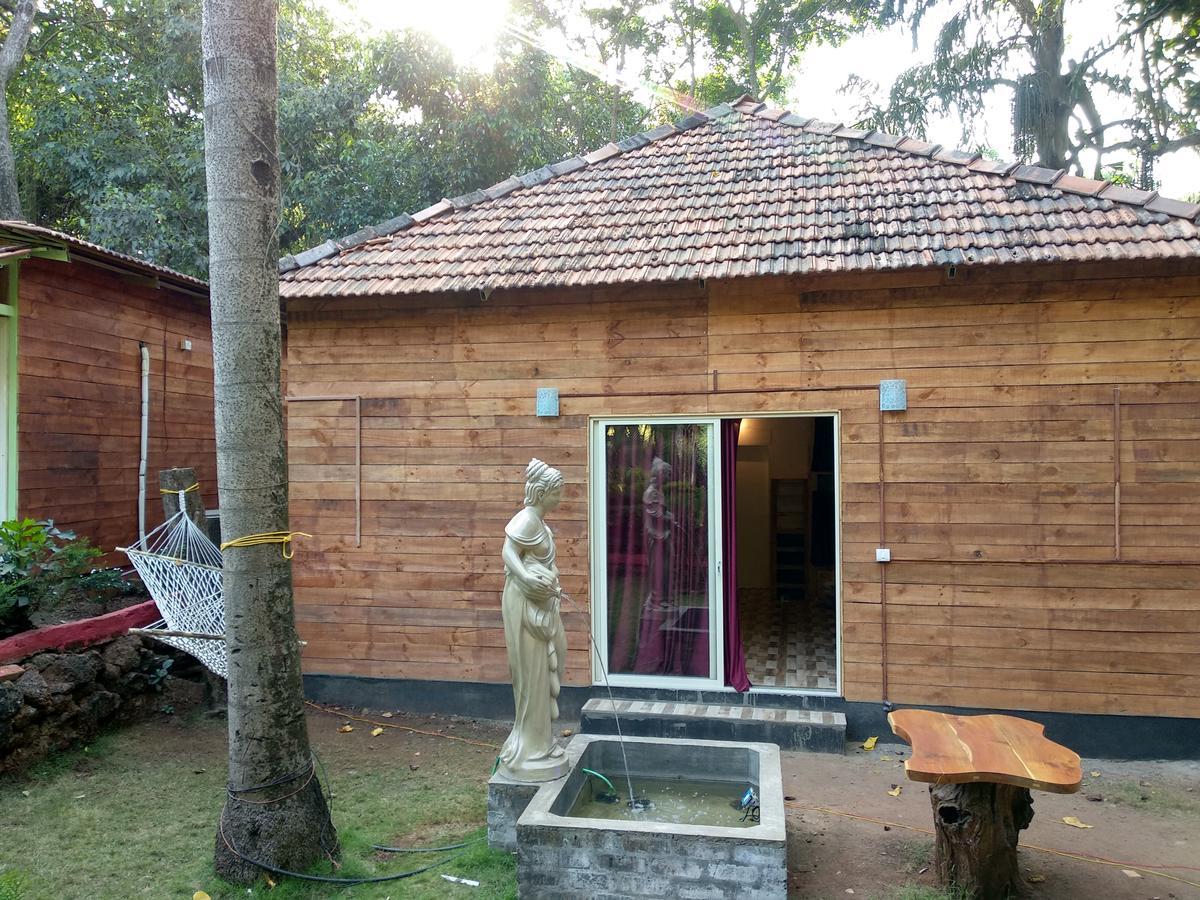 Curlies Zulu Land Hostel Anjuna Exterior photo
