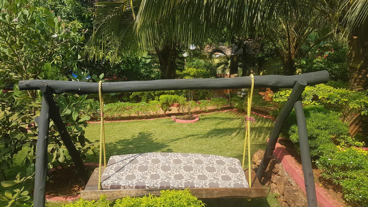 Curlies Zulu Land Hostel Anjuna Exterior photo