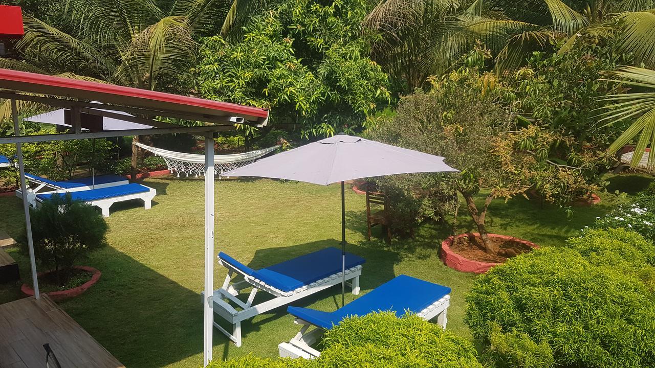Curlies Zulu Land Hostel Anjuna Exterior photo