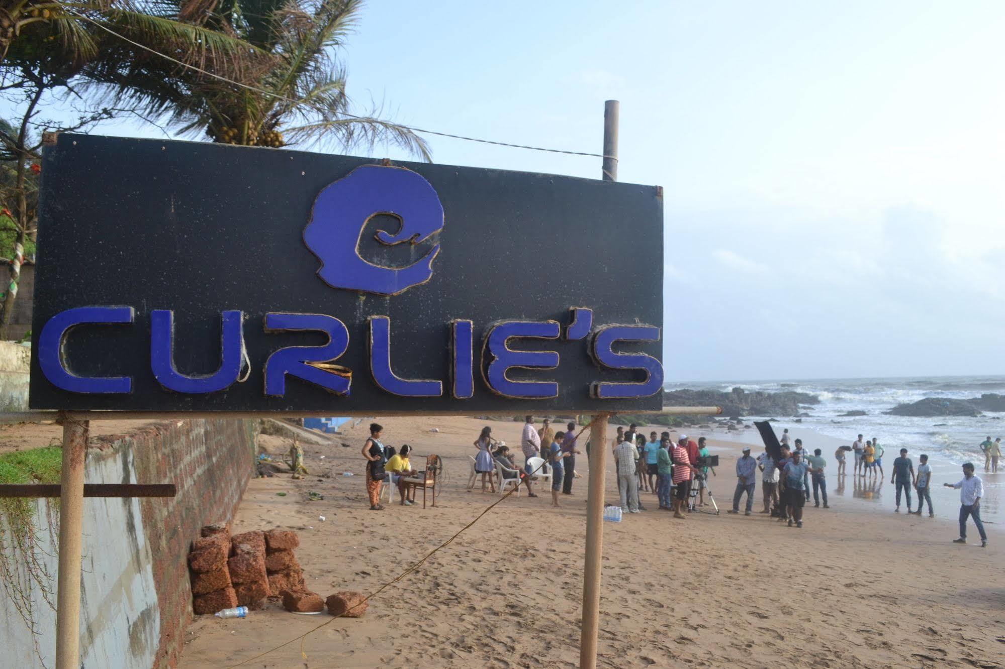Curlies Zulu Land Hostel Anjuna Exterior photo