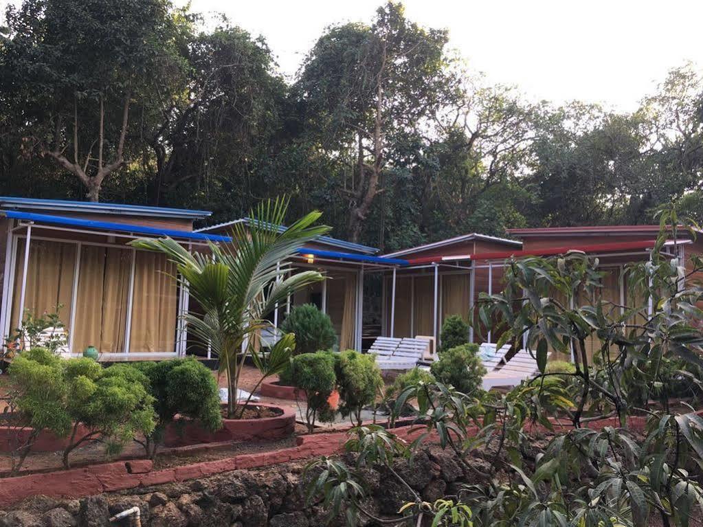 Curlies Zulu Land Hostel Anjuna Exterior photo