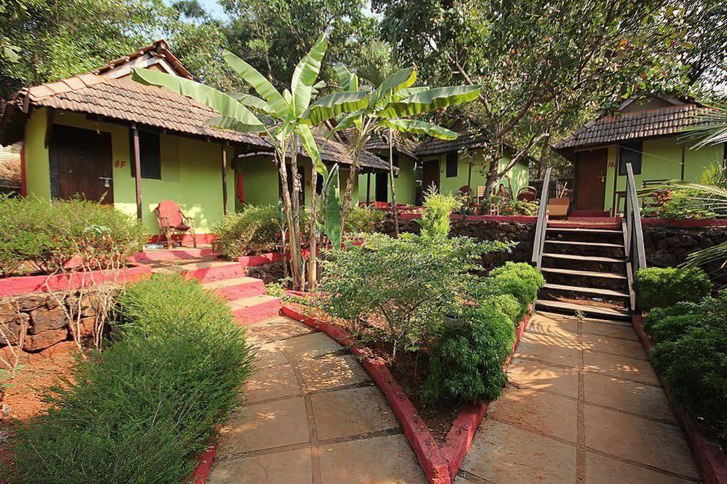 Curlies Zulu Land Hostel Anjuna Exterior photo
